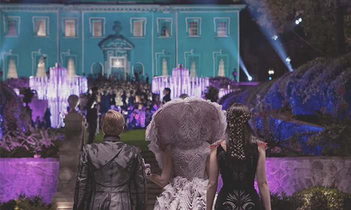 Projection mapping on President Snow's house in the Hunger Games Catching Fire